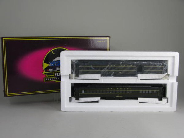MTH 20-4136 2 Car 70' Madison Combine/Diner Car: MTH 20-4136 2 Car 70' Madison Combine/Diner Passenger Set OB