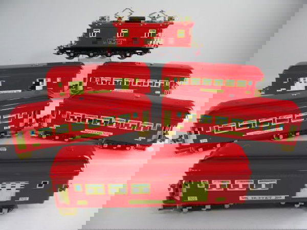 Lionel NYC O Gauge No 256 Engine w/ (5) Cars: Lionel NYC O Gauge No 256 Engine w/ (5) Cars Red Reproduction No Box