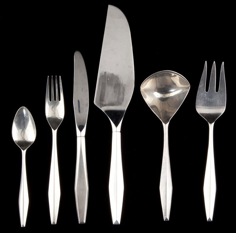 Gio Ponti Designed Sterling "Diamond" Flatware: Gio Ponti Designed Sterling "Diamond" Flatware by Reed & Barton, (21) pieces, service for six, including: (6) knives (8.75 in.); (6) forks (7.5 in.); (6) teaspoons; gravy ladle; cold meat fork; and pi