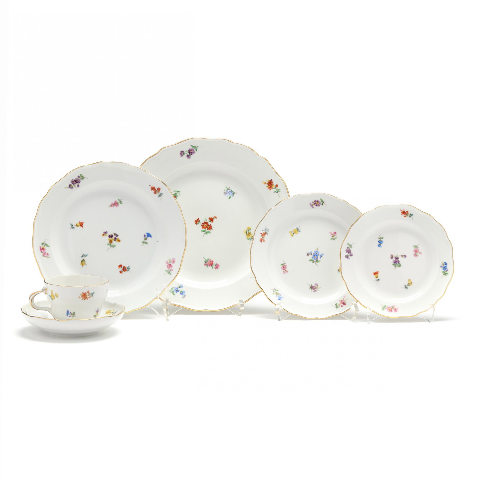 Set of (66) Meissen   Streublumen   Dinnerware (1 of 20)