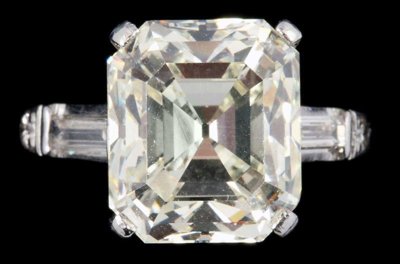 Impressive 9.90 carat Platinum and Diamond Ring - 2