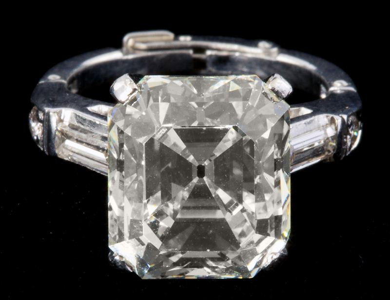 Impressive 9.90 carat Platinum and Diamond Ring - 4