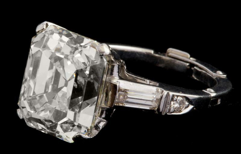 Impressive 9.90 carat Platinum and Diamond Ring - 5