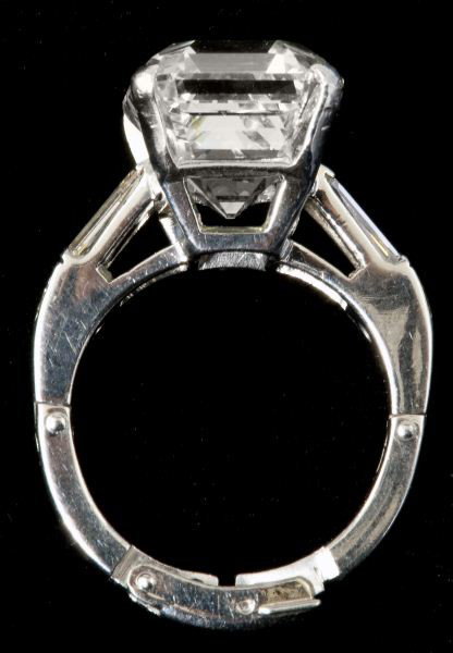 Impressive 9.90 carat Platinum and Diamond Ring - 6