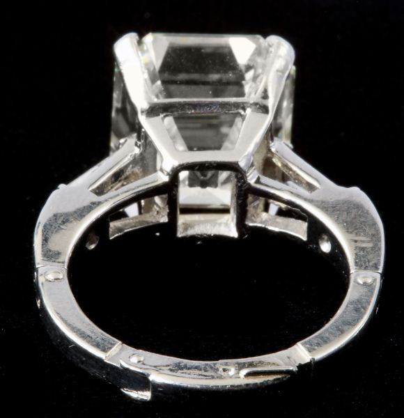Impressive 9.90 carat Platinum and Diamond Ring - 7