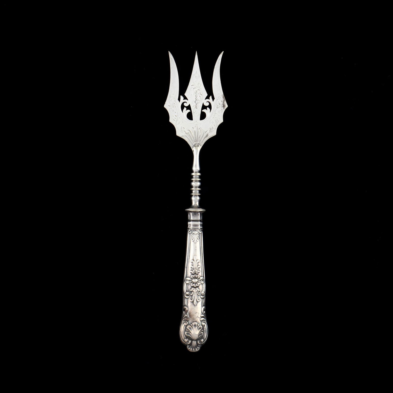 An Edward VII Silver Handled Bread Fork (1 of 5)