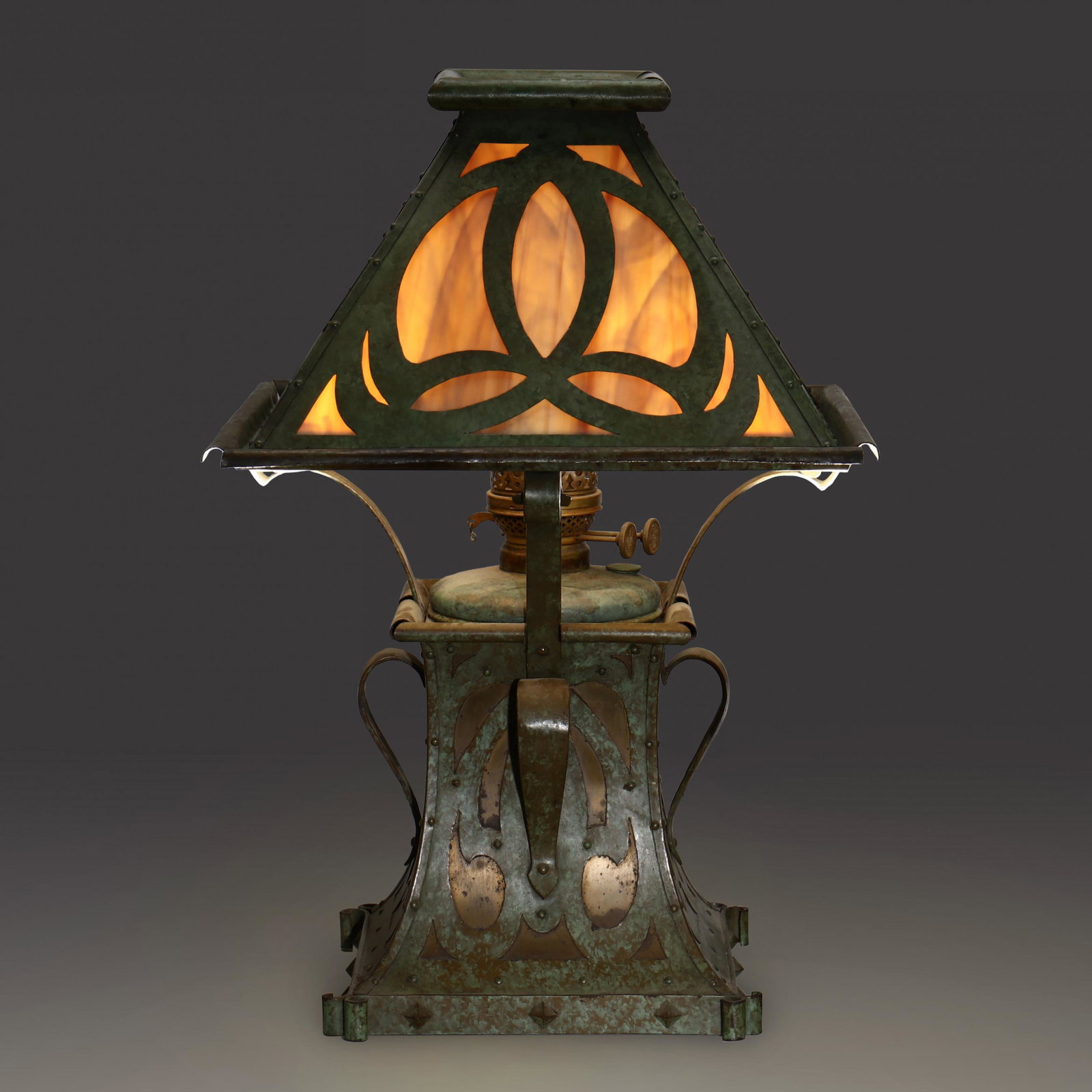 Bradley & Hubbard, Arts & Crafts Slag Glass Table Lamp (1 of 7)
