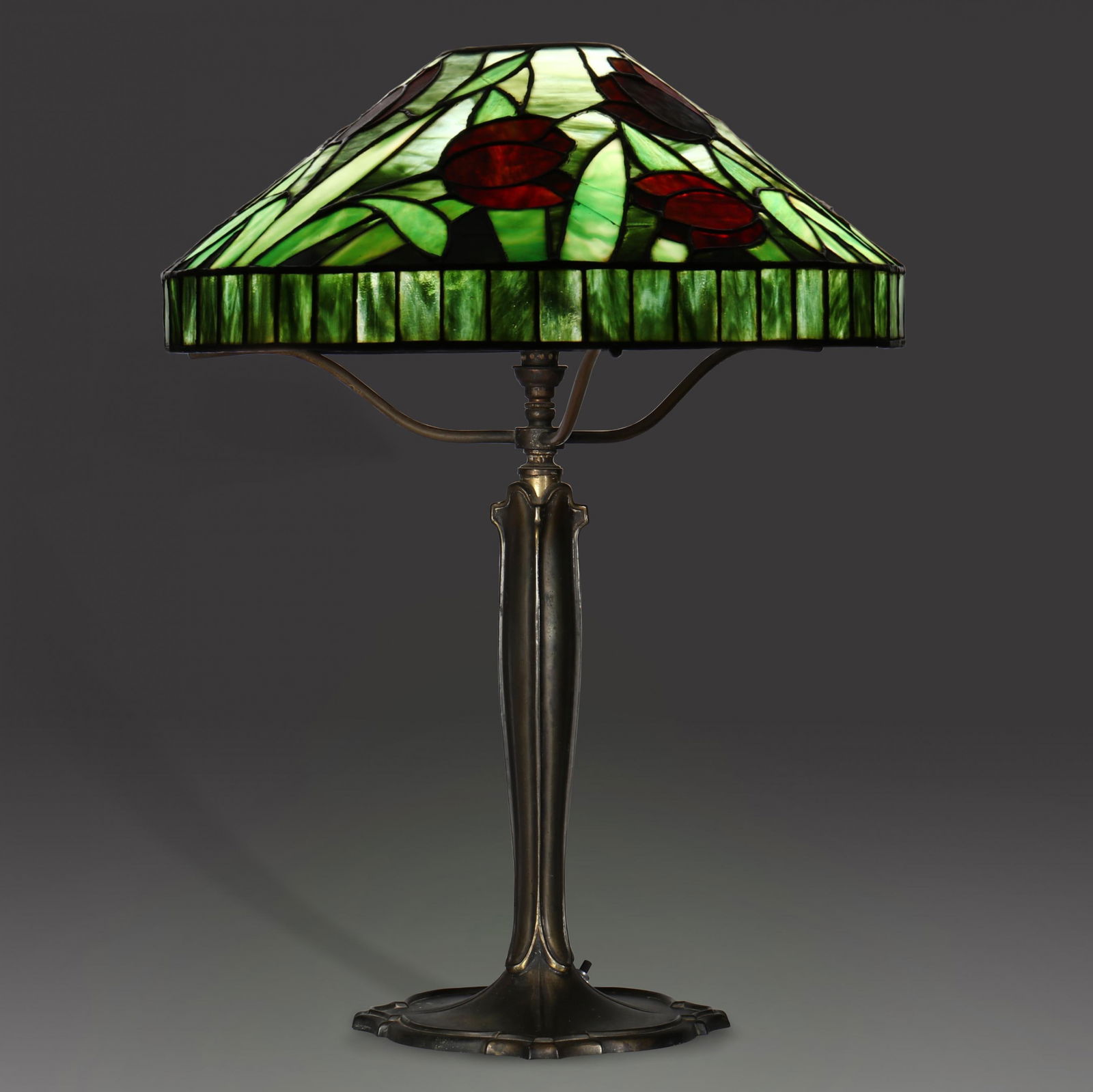 Bradley & Hubbard Red Tulip Leaded Glass Table Lamp (1 of 16)