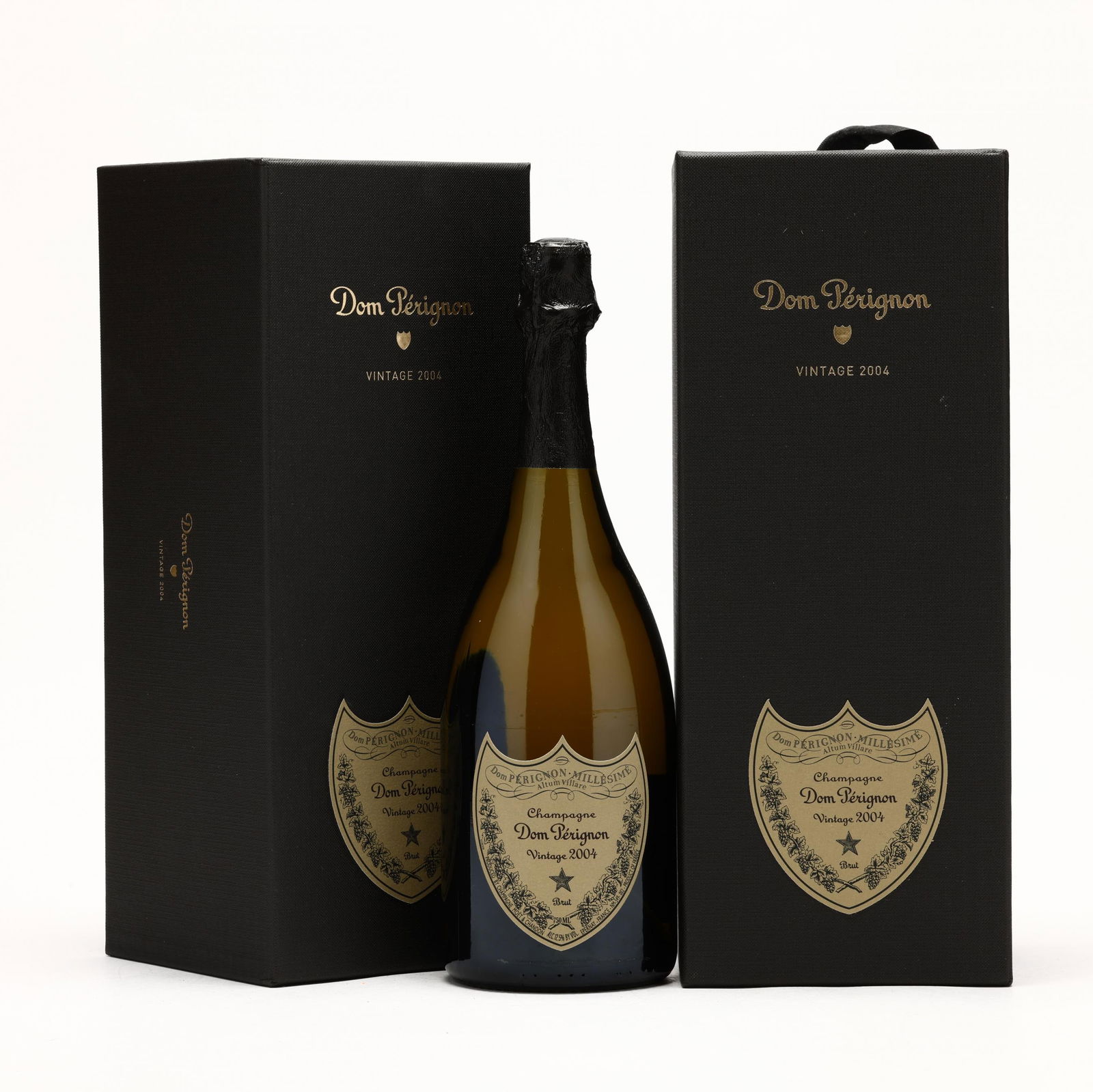 Moet et Chandon Champagne - Vintage 2004: Moet et Chandon Champagne - Vintage 2004Vintage 2004, Moet et Chandon, Dom Perignon, fill levels above bottom of foil, 2ocb (2 750 ml)