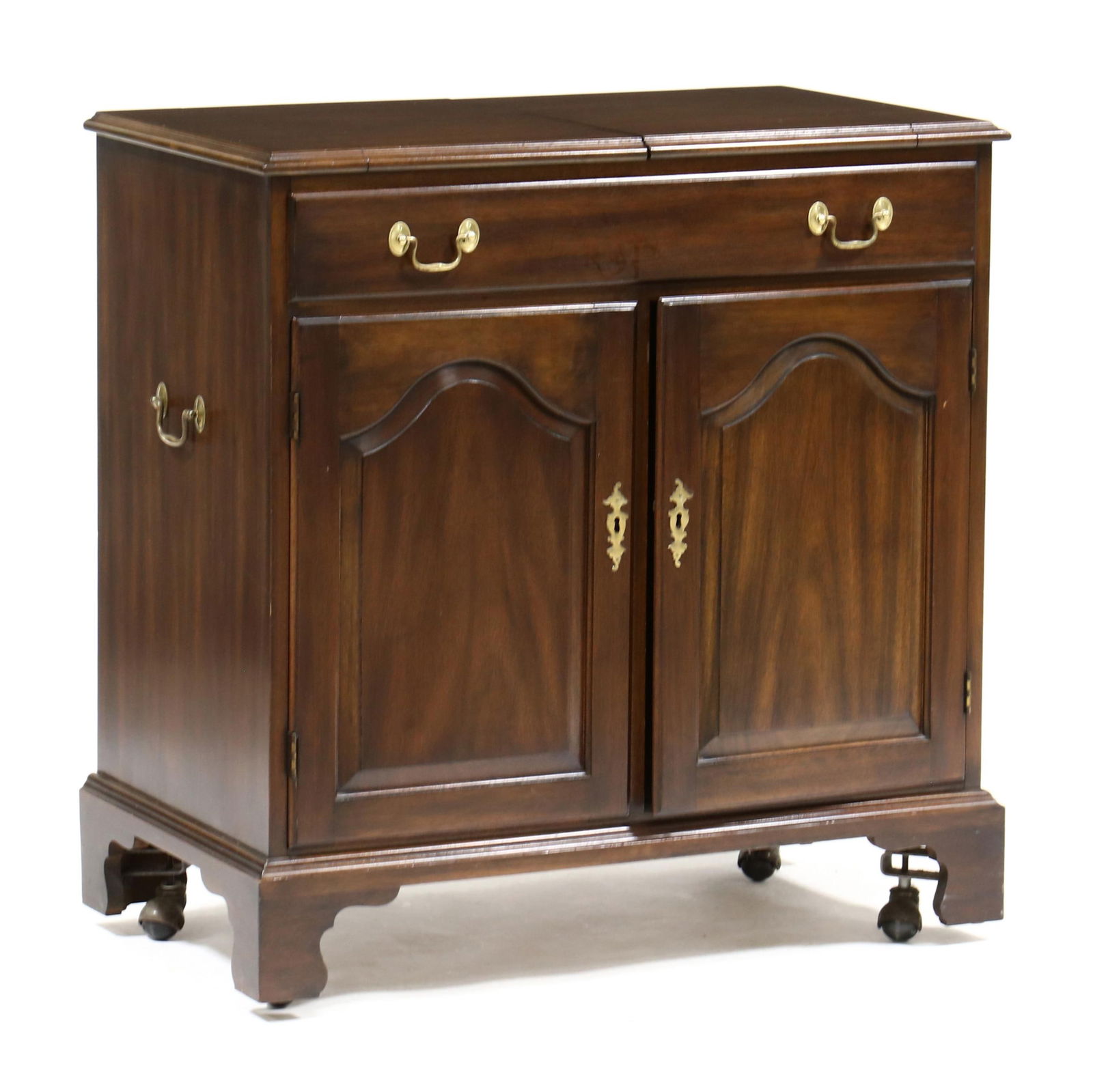Henkel Harris, Chippendale Style Mahogany Bar Cabinet (1 of 7)