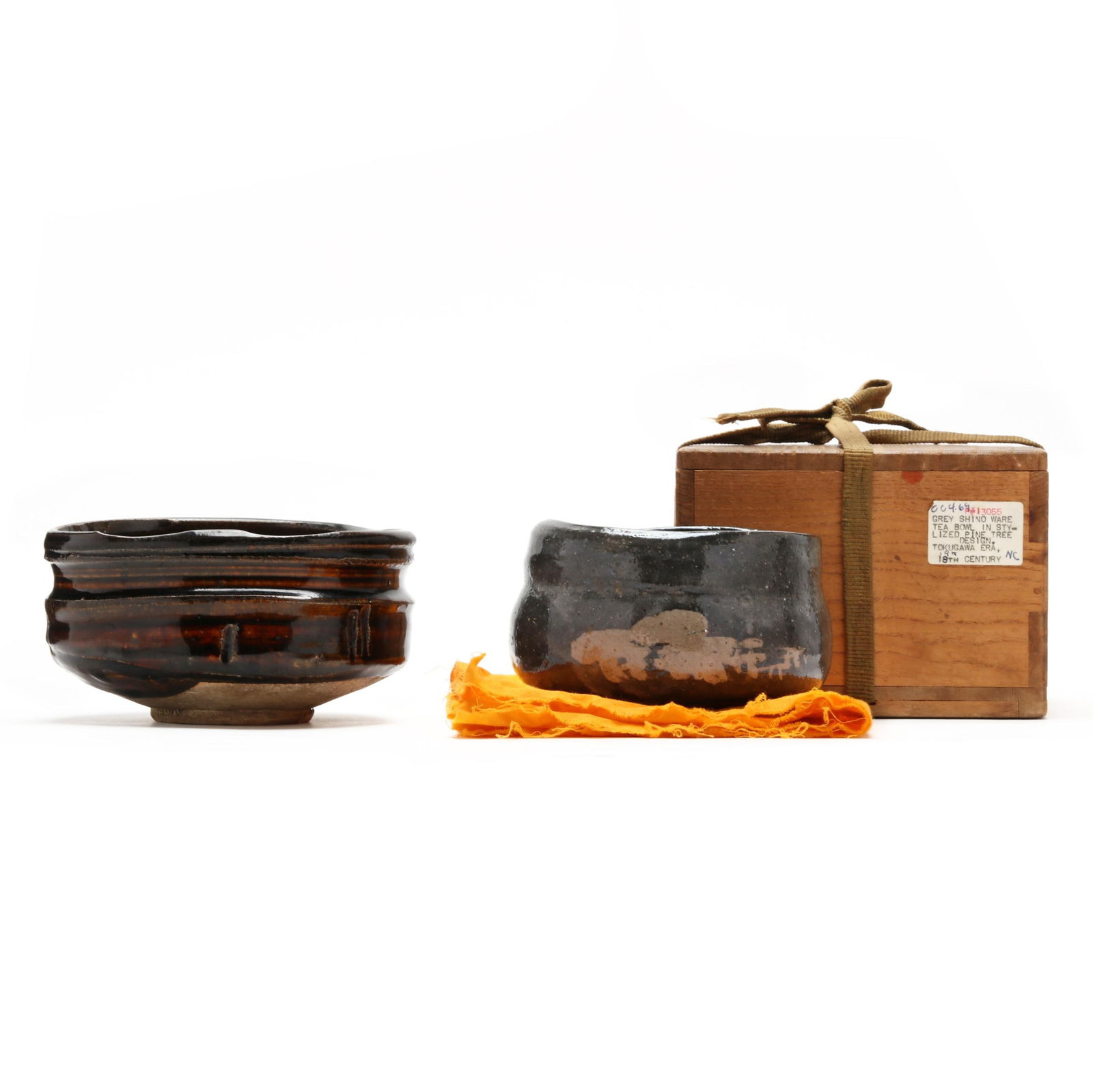 Two Japanese Tea Bowls ( Chawan ) (1 of 10)