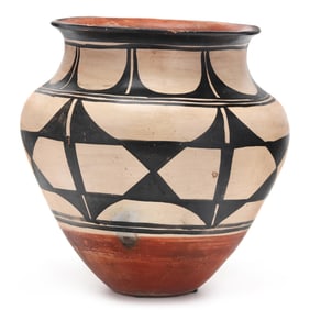 Santo Domingo Pueblo (Kewa) Olla