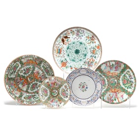 A Collection of Five Pieces of Chinese Export Porcelain