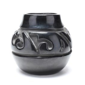 L. Tapia (aka LuAnn Tafoya) (b. 1938), Santa Clara Pueblo Blackware Pot