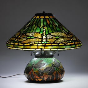 Tiffany Style Leaded Glass Dragonfly Table Lamp