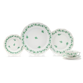 Herend, Large Set of Green Grape Vine Dinnerware