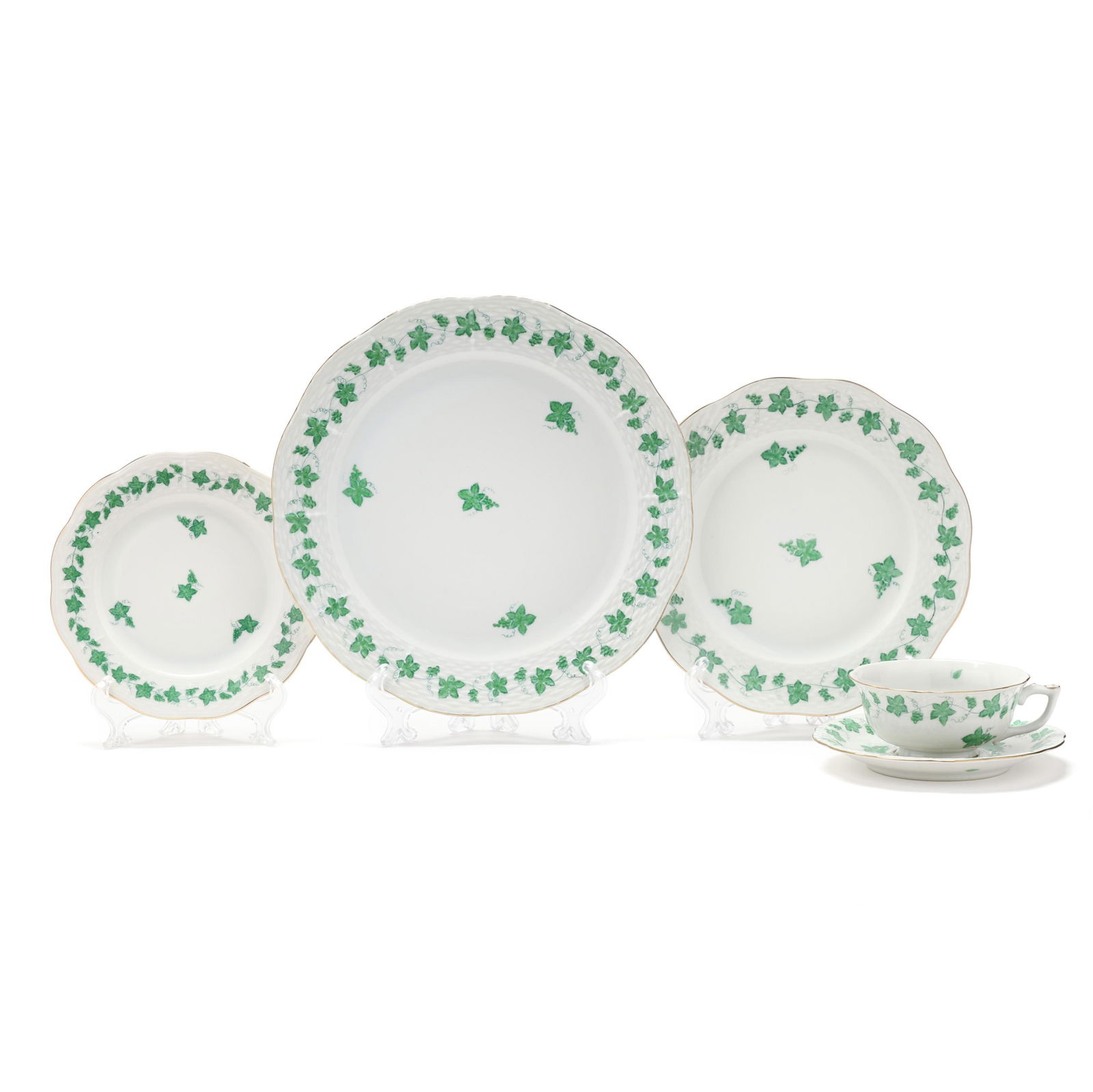 Herend, Large Set of Green Grape Vine Dinnerware: Herend, Large Set of Green Grape Vine Dinnerware(102) pieces, Hungary, hand-painted and gilt porcelain, to include an oval serving platter (13 5/8 in.); (12) dinner plates (10 1/8 in.); (12) salad/des
