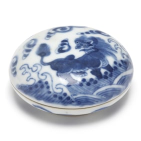 A Chinese Blue and White Small Porcelain Seal Paste Box with Cover