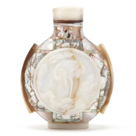 A Chinese Mother-of-Pearl Snuff Bottle