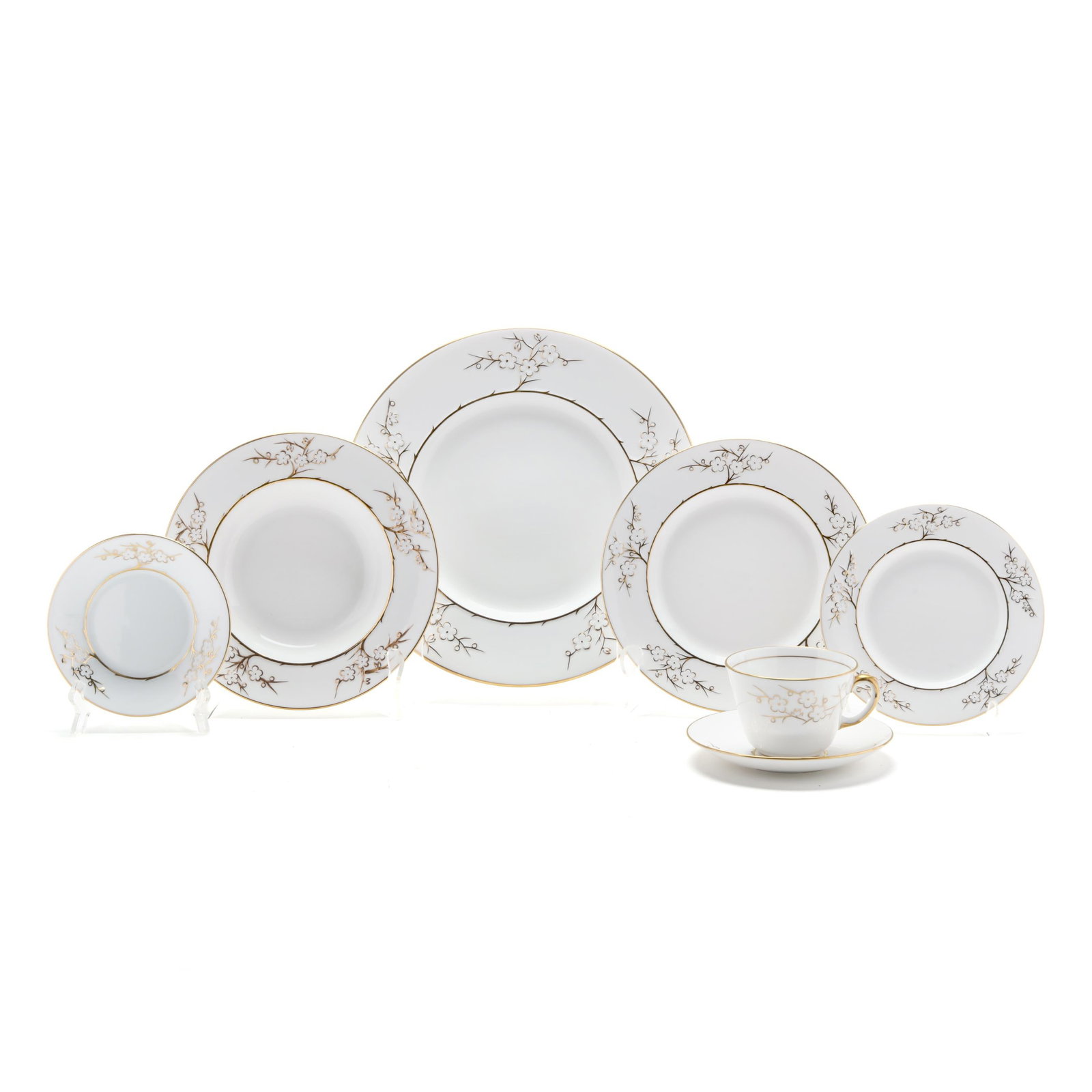 Large Set of Spode Geisha Gold China Dinnerware: Large Set of Spode Geisha Gold China Dinnerware(127) pieces, England, 1962-1969, to include (18) dinner plates (10 5/8 in.); (18) salad plates (8 in.); (18) bread and butter plates (6 1/4 in.); (14) r