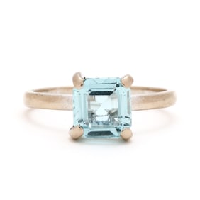 White Gold and Aquamarine Solitaire Ring