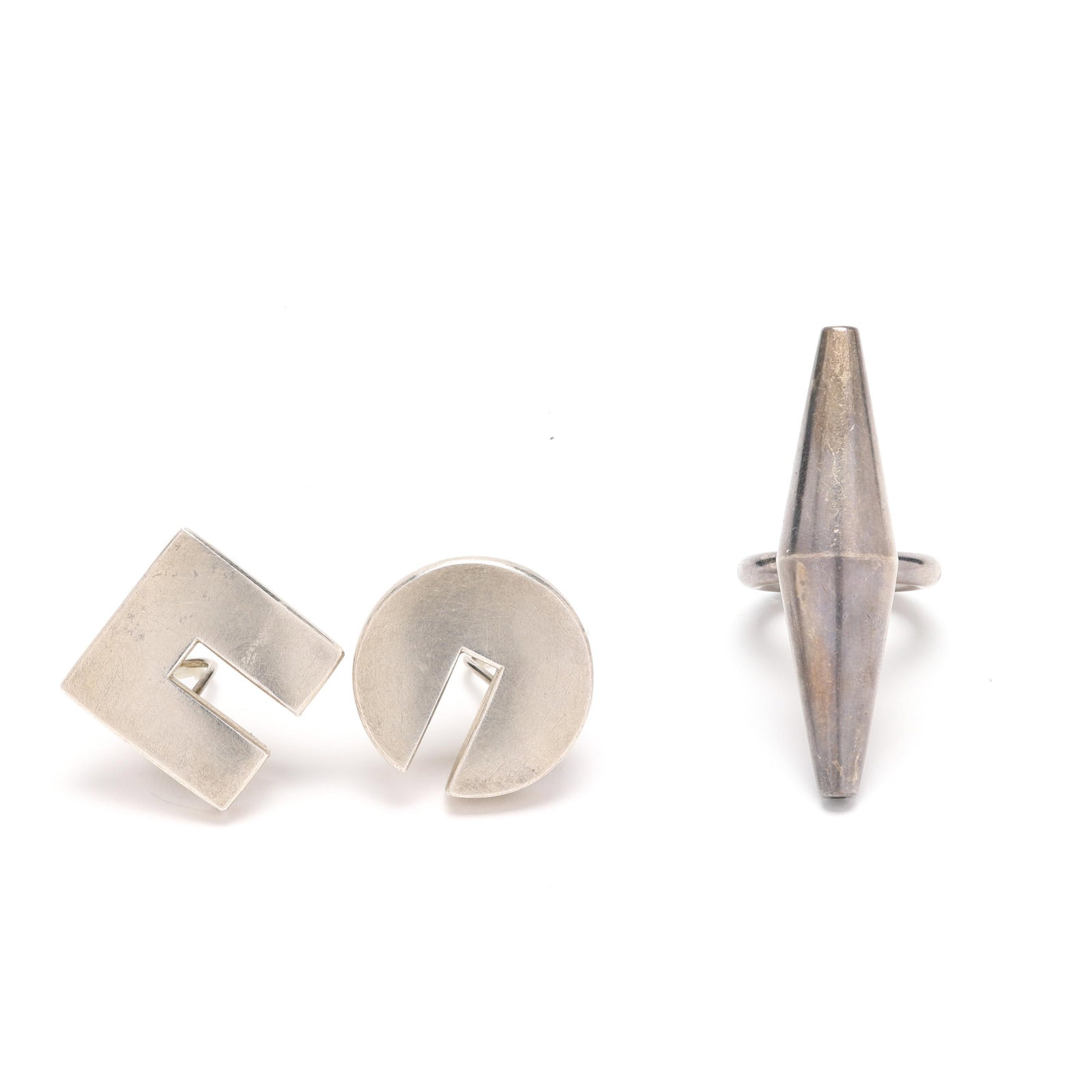 Silver Ring and Earrings, Sandra Enterline: Silver Ring and Earrings, Sandra Enterline1990s, to include: a silver bullet ring, signed, dated, and marked Sterling (2.25 in.; ring size 6.5); and a pair of silver modernist geometric earrings, comp
