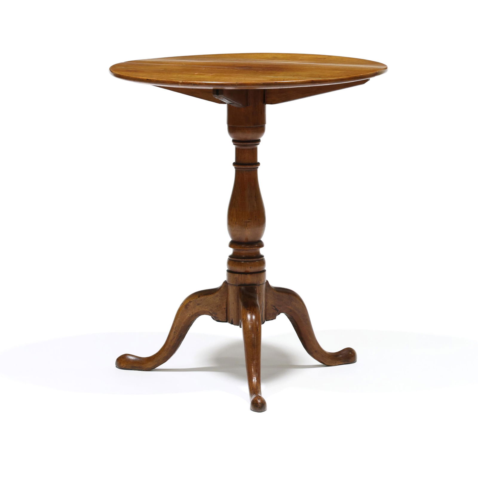 American Queen Anne Walnut Tea Table: American Queen Anne Walnut Tea Tablecirca 1800, circular top with underside beveled edge and four batten supports, baluster and ring turned standard, tripod base with cabriole legs, snake pad feet. 28
