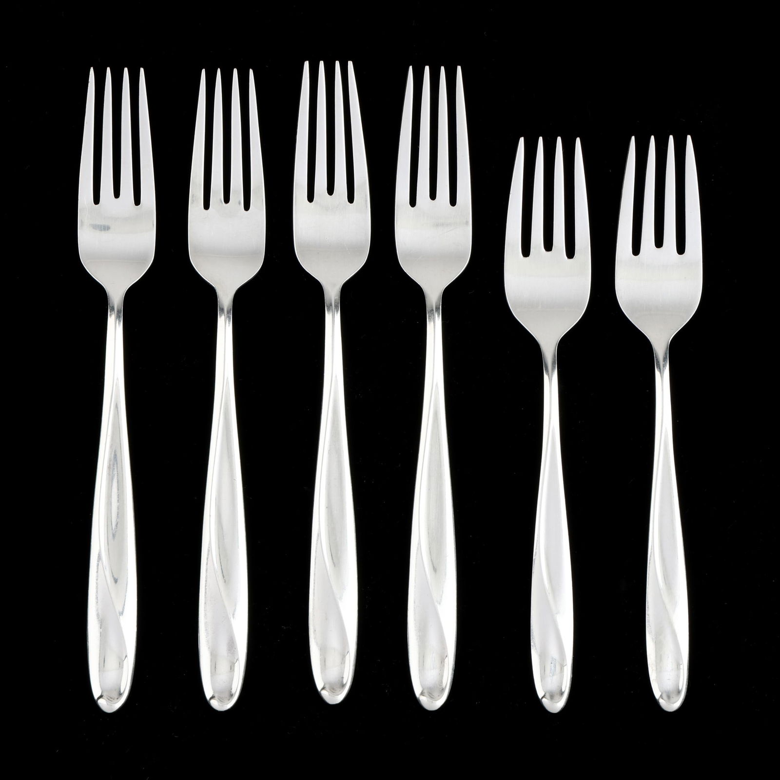 Six Reed & Barton Silver Sculpture Sterling Silver Forks: Six Reed & Barton Silver Sculpture Sterling Silver Forks mid-20th century, includes (4) dinner forks (7 3/8 in.); and (2) salad forks; not monogrammed. 9.9 total troy oz. Additional