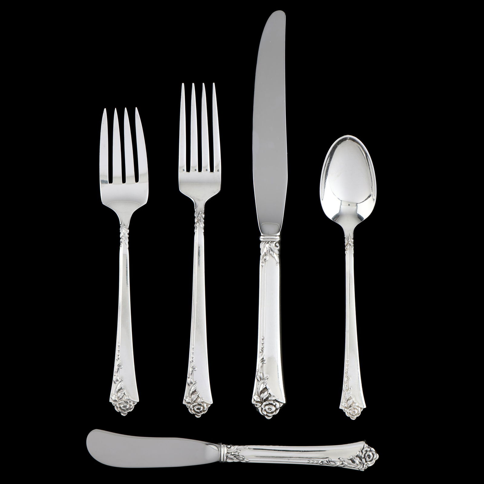 Oneida Damask Rose Sterling Silver Flatware Service: Oneida Damask Rose Sterling Silver Flatware Service (110) pieces to include: (16) dinner knives (most 8 3/4 in., one slightly larger); (17) dinner forks (7 1/8 in.); (11) salad forks (6 1/2 in.);