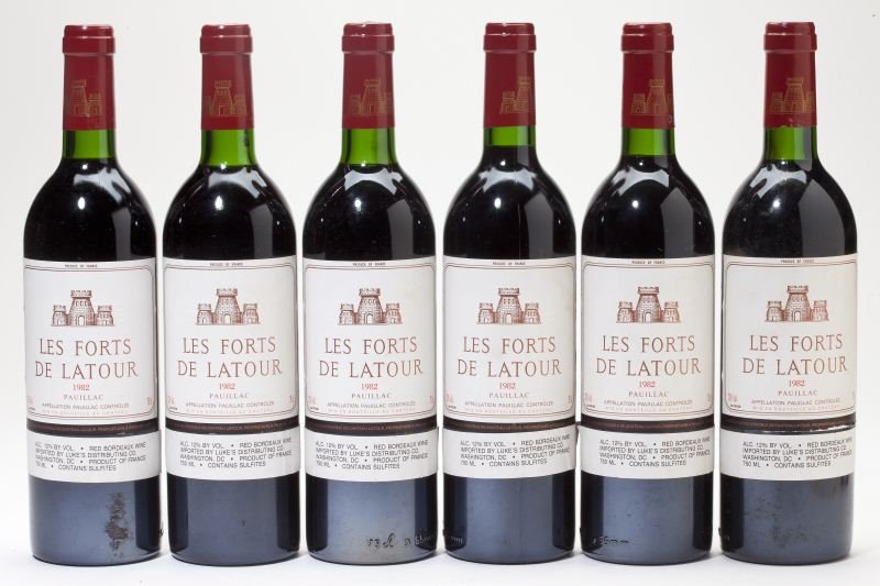 Les Forts de Latour: Les Forts de Latour 1982 6 bottles Pauillac 1 into neck, 3bn, 2vts