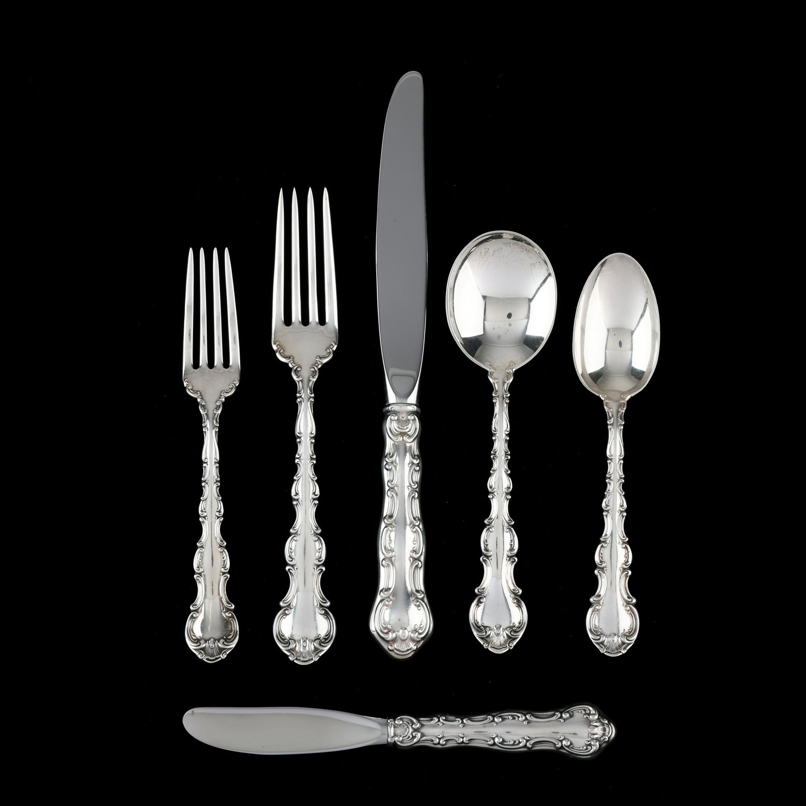 Gorham Strasbourg Sterling Silver Flatware Service: Gorham Strasbourg Sterling Silver Flatware Service (111) pieces to include: (13) dinner knives (9 in.); (13) dinner forks (7 in.); (14) salad forks (6 1/4 in.); (16) teaspoons (6 in.); (14) round bowl
