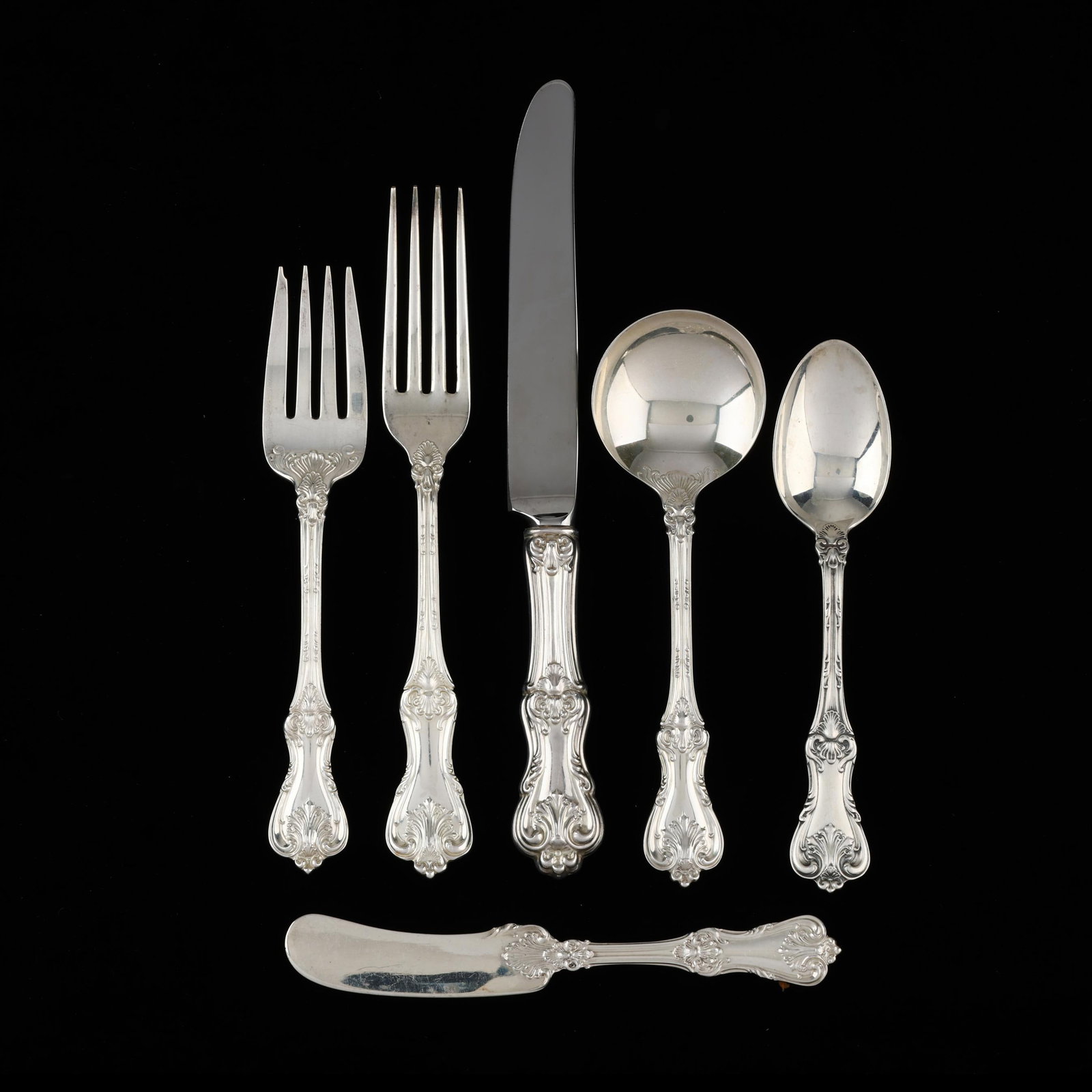 Frank Smith Federal Cotillion Sterling Silver Flatware Service: Frank Smith Federal Cotillion Sterling Silver Flatware Service (100) pieces to include: (12) dinner knives (8 1/2 in.); (12) dinner forks (7 1/4 in.); (12) salad forks (6 1/4 in.); (28) teaspoons (5 3