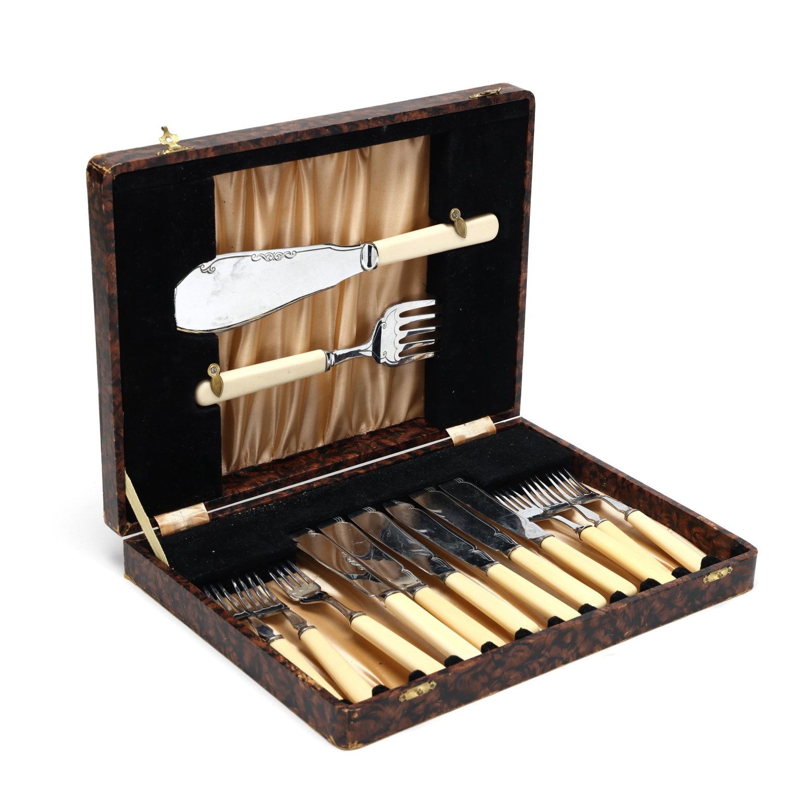 Cased English Silver-Plated Fish Service: Cased English Silver-Plated Fish Service early 20th century, includes a large knife and fork; (6) fish forks (7 in.); and (6) fish knives (8 in.);, presented in the original fitted retail case. Case d