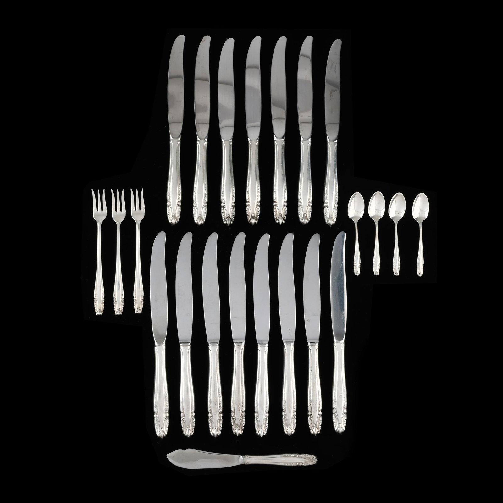 Collection of Wallace Stradivari Sterling Silver Flatware: Collection of Wallace Stradivari Sterling Silver Flatware (23) pieces, including: (15) dinner knives (approximately 9 1/8 in., some size variations); (1) master butter knife (6 5/8 in.); (3) lemon for