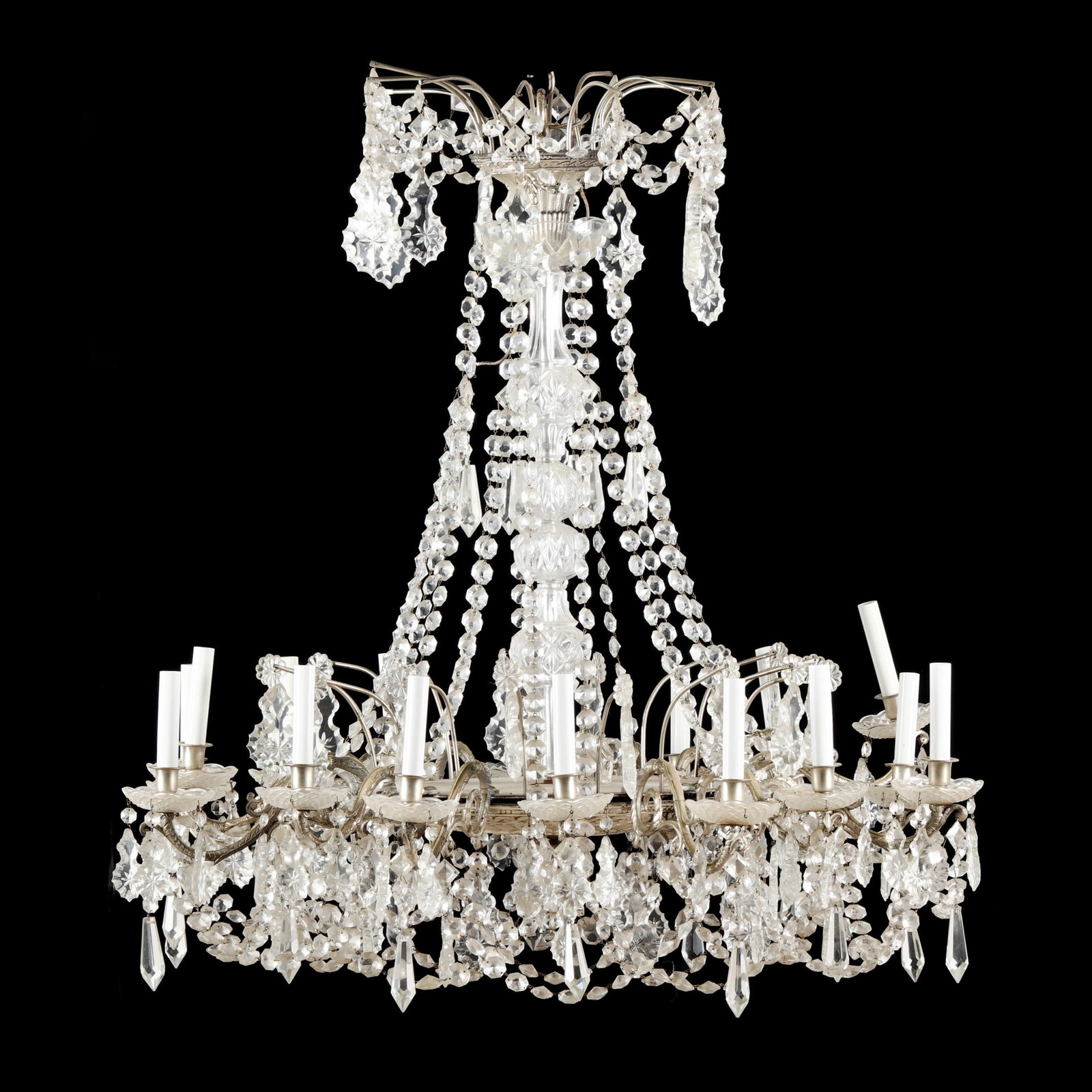 Georgian Style Crystal Sixteen-Light Chandelier (1 of 7)