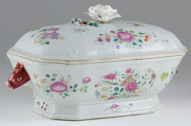 Chinese Export Porcelain Lidded Entree Server: Chinese Export Porcelain Lidded Entree Servercirca 1800, rectangular form with canted corners, the body with boar head handles, the cover with replaced floral handle, both sections with Famille Rose h