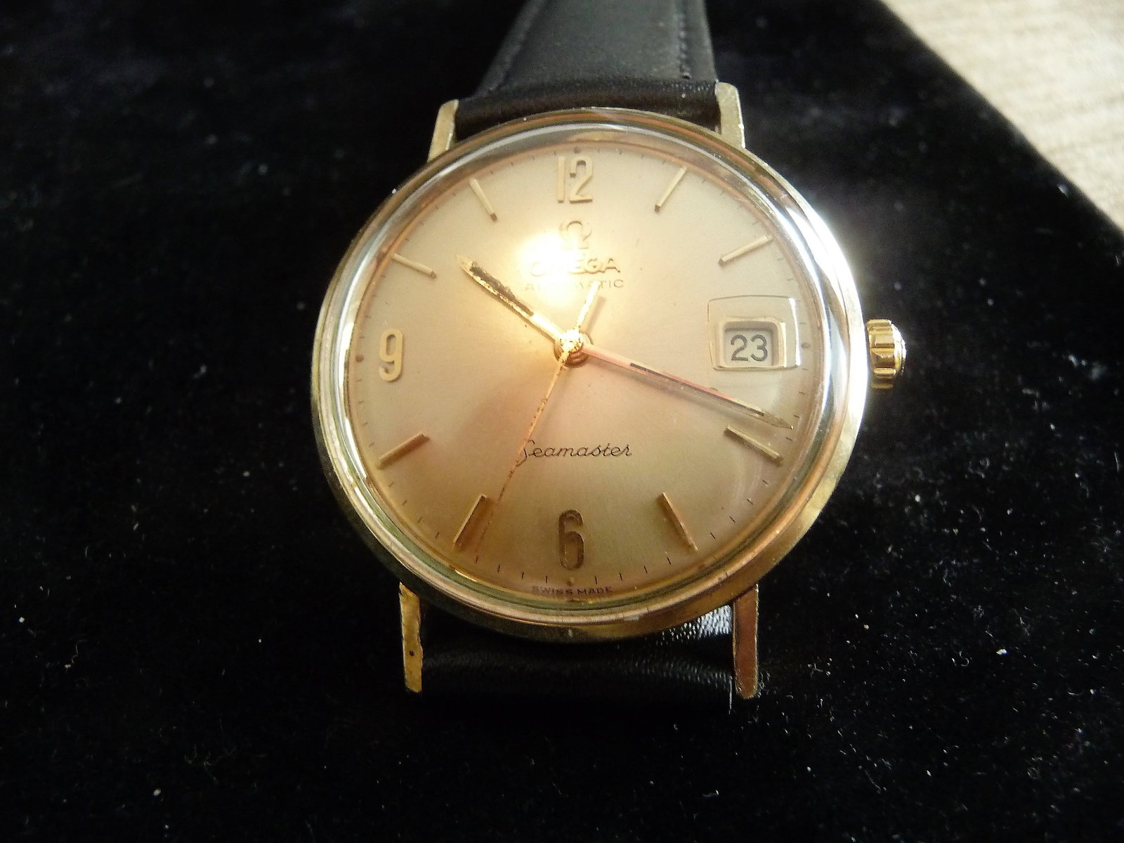 OMEGA SEAMASTER GOLD AUTOMATIC DATE WATCH (1 of 6)