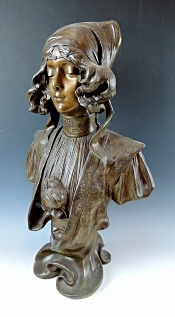 ART NOUVEAU BUST: Beauifull Art Nouveau bust of a Pretty Woman.Signed H Jacobs and copyright 1914 Napoleon Alliot editor. Spelter. 19inches tall, 13” width.Estimate $2.000-2.500