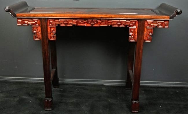 A VERY FINE CHINESE ALTAR: A very fine Chinese hard wood Altair .Estimate $1.000-1.200