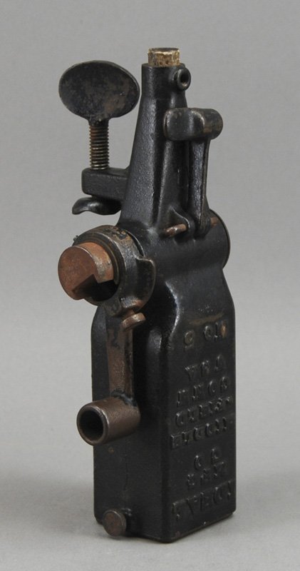 No 5. Ideal Cast Iron 1899 Reloader w patent dates: No 5. Ideal Cast Iron 1899 Reloader The reloader is marked Ideal Mfg Co No. 5 with patent dates. In good condition. Measures 8".
