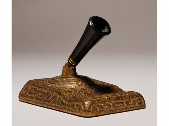Tiffany Studios NY Gilt Bronze Desk Set Pen Stand: Tiffany gilt bronze pen stand has a black bakelite pen holder mounted on a gilt embossed pen stand. Signed, Tiffany Studios, New York #2114A. The base measures 4" x 3" and stand is in good condition.