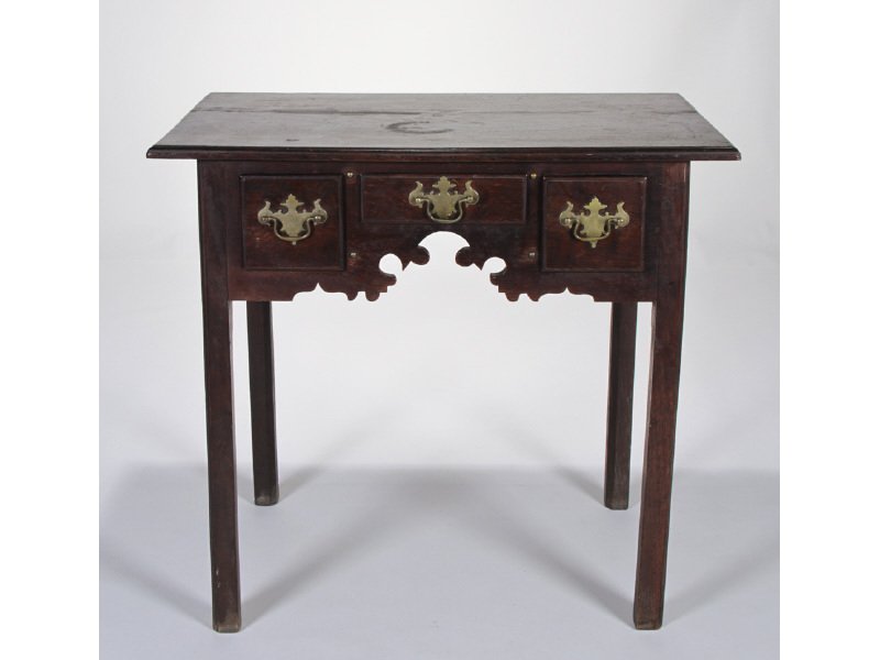 English 19C Oak Three Drawer Dressing Table: English 19th Century Oak 3 Drawer Dressing Table. The 19th century English chamfered leg Chippendale style dressing table has a long center drawer with two side drawers. It also has a shaped apron and