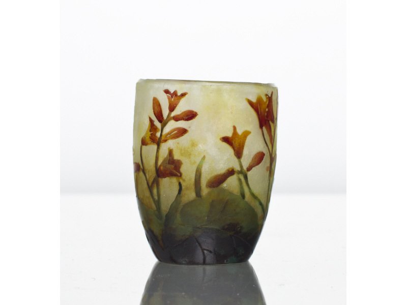 Daum Nancy Miniature French Art Glass Cameo Vase: Daum Nancy Miniature Art Glass Cameo Vase Toothpick Holder. Daum Nancy miniature vase or a toothpick holder, depicting in cameo red amaryllis with a leafy ground, enameled in naturalistic tones, set a