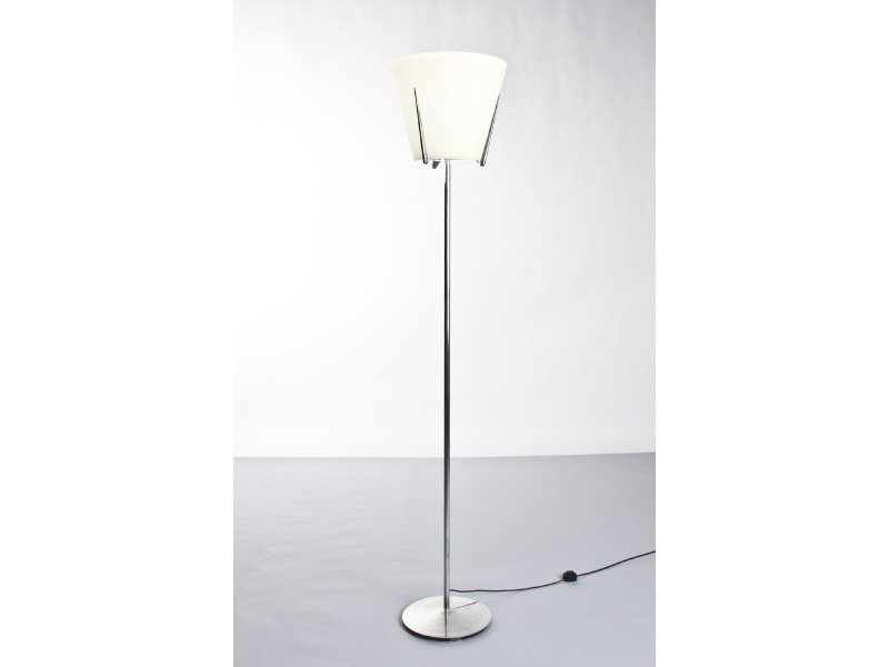 Italian Aluminum Foscarini Murano 67 Floor Lamp": Italian Aluminum Foscarini Murano Floor Lamp. Lamp has trivet form shade support and a round base which has a cone shaped frosted cased glass lampshade. Signed Mir Terra and Foscarini Murna. In good c