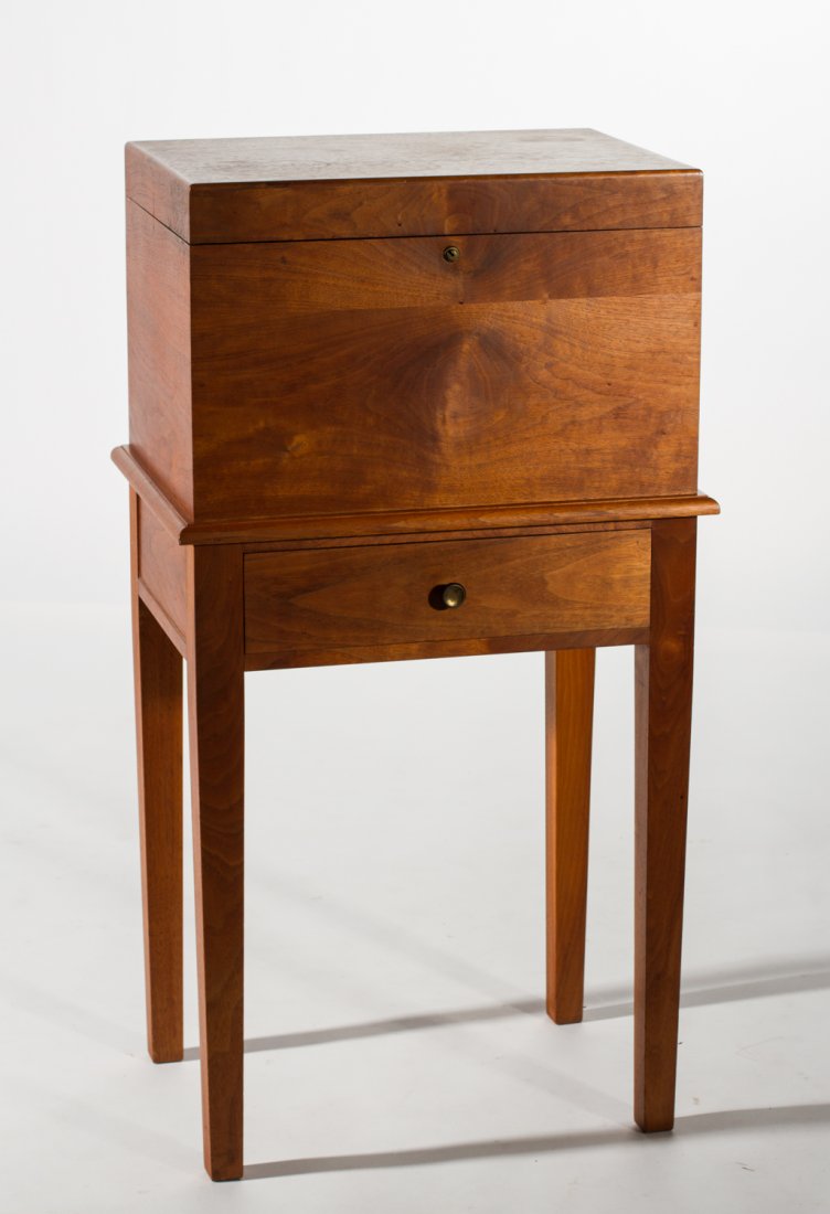 English Alfred Dunhill of London Mahogany Cigar Humidor: Alfred Dunhill of London - English Mahogany Tobacco Cigar Humidor. The finely crafted humidor has a lift top and a single drawer. Both are copper lined. The interior retains the original label with a