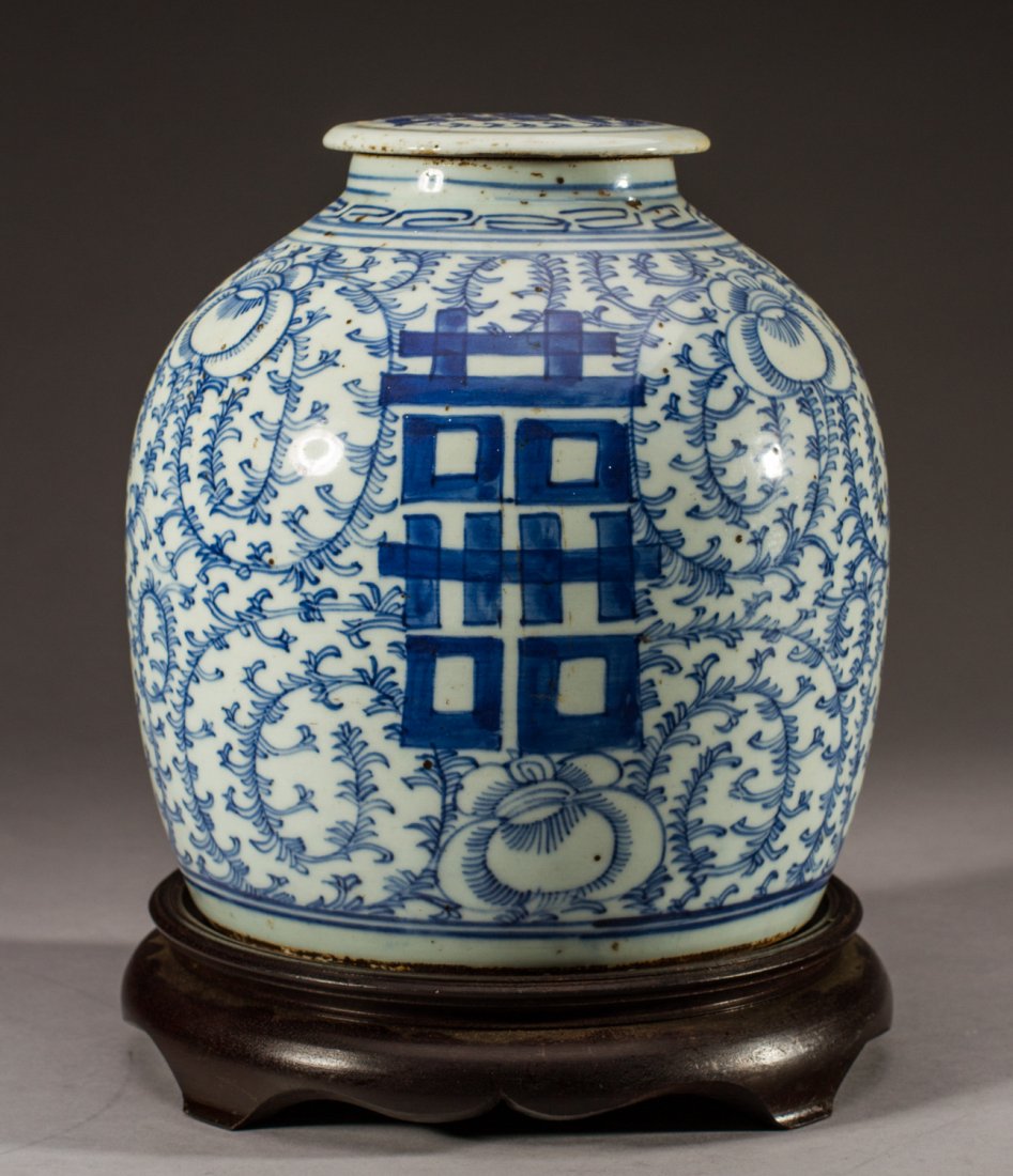 Chinese Double Happiness Porcelain Ginger Jar: Antique Chinese Blue and White Double Happiness Porcelai Ginger Jar. Decorated with underglaze blue and white cobalt, pattern of sweet pea vines symbolizing forever and many children. The main decorat