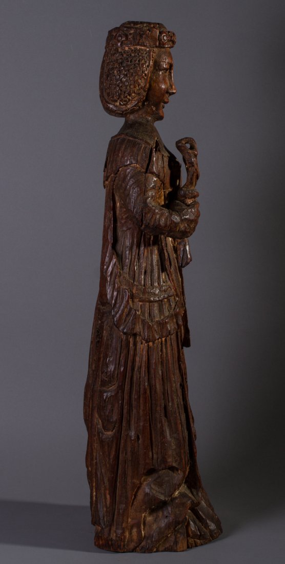 English 18C Carved Wood Elizabethan 31" Figure of Woman: English 18C Carved Oak Elizabethan Figure of a Woman. The Elizabethan or Tudor style decorative carved figure from the 18th or 19th century (possibly earlier), has a regal bearing. The antique Contine