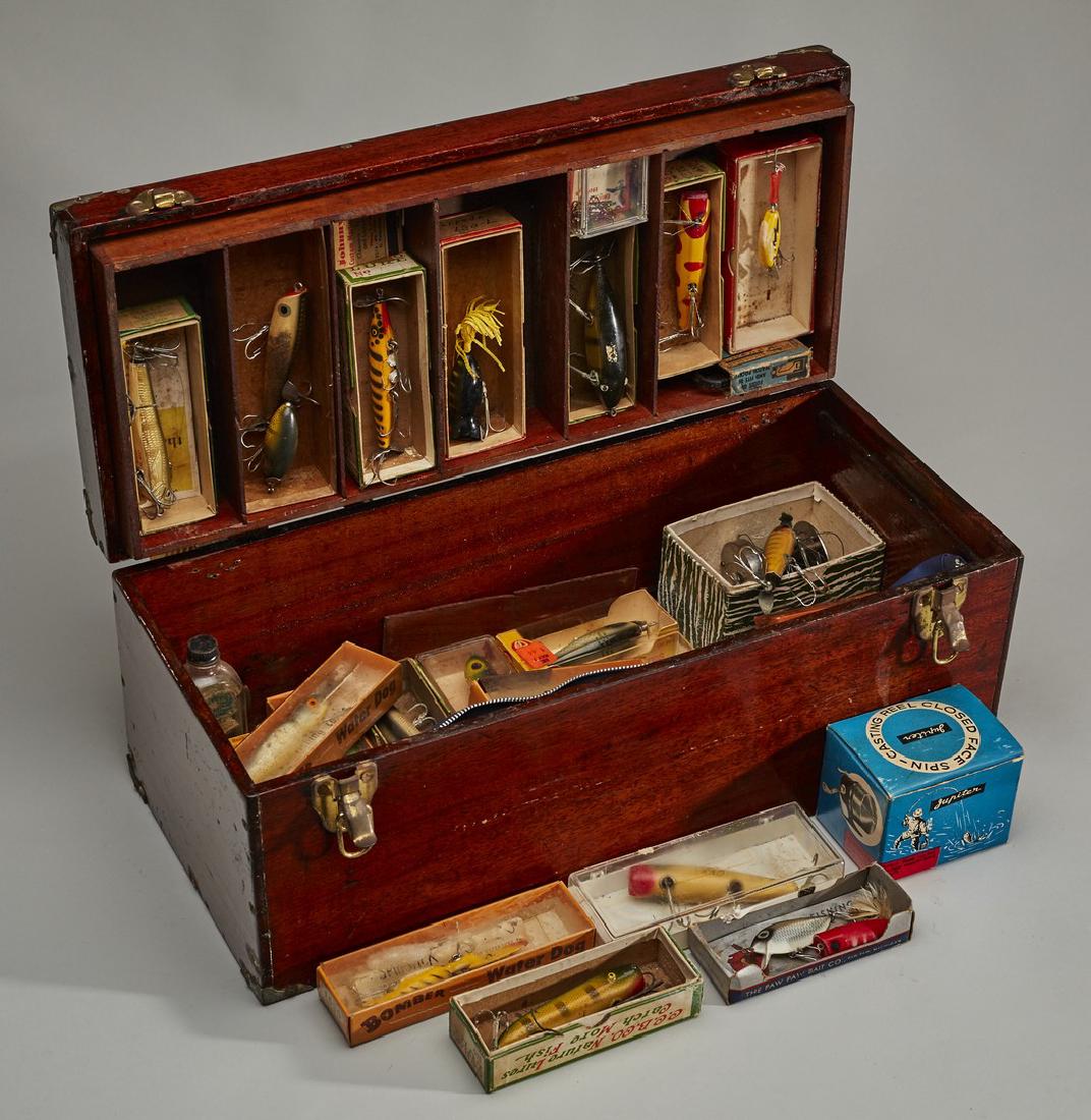 Old Fishing Tackle Box with 22 Old Fishing Lures: Old Fishing Tackle Box with 22 Old Fishing Lures. The old fishing tackle box measures 8 inches high by 20 inches long and has a broken leather handle. In good condition. Sold together as one lot. Note