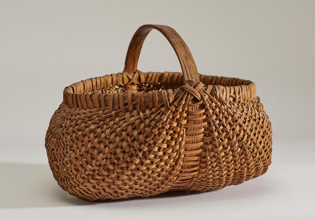 Old American Melon Ribbed Handled Basket.: Old American Melon Ribbed Handled Basket. The antique melon ribbed basket is in good condition. Measures 9.5 inches high and 11.5 inches long. Notes: Thank you for your bid! Please keep in mind that b