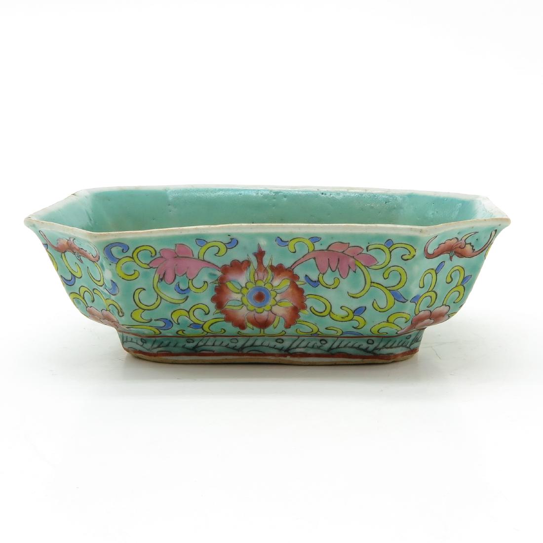 Altar Plate: China, polychrome decor, marked with seal mark on the bottom, 18 x 6 x 14 cm.